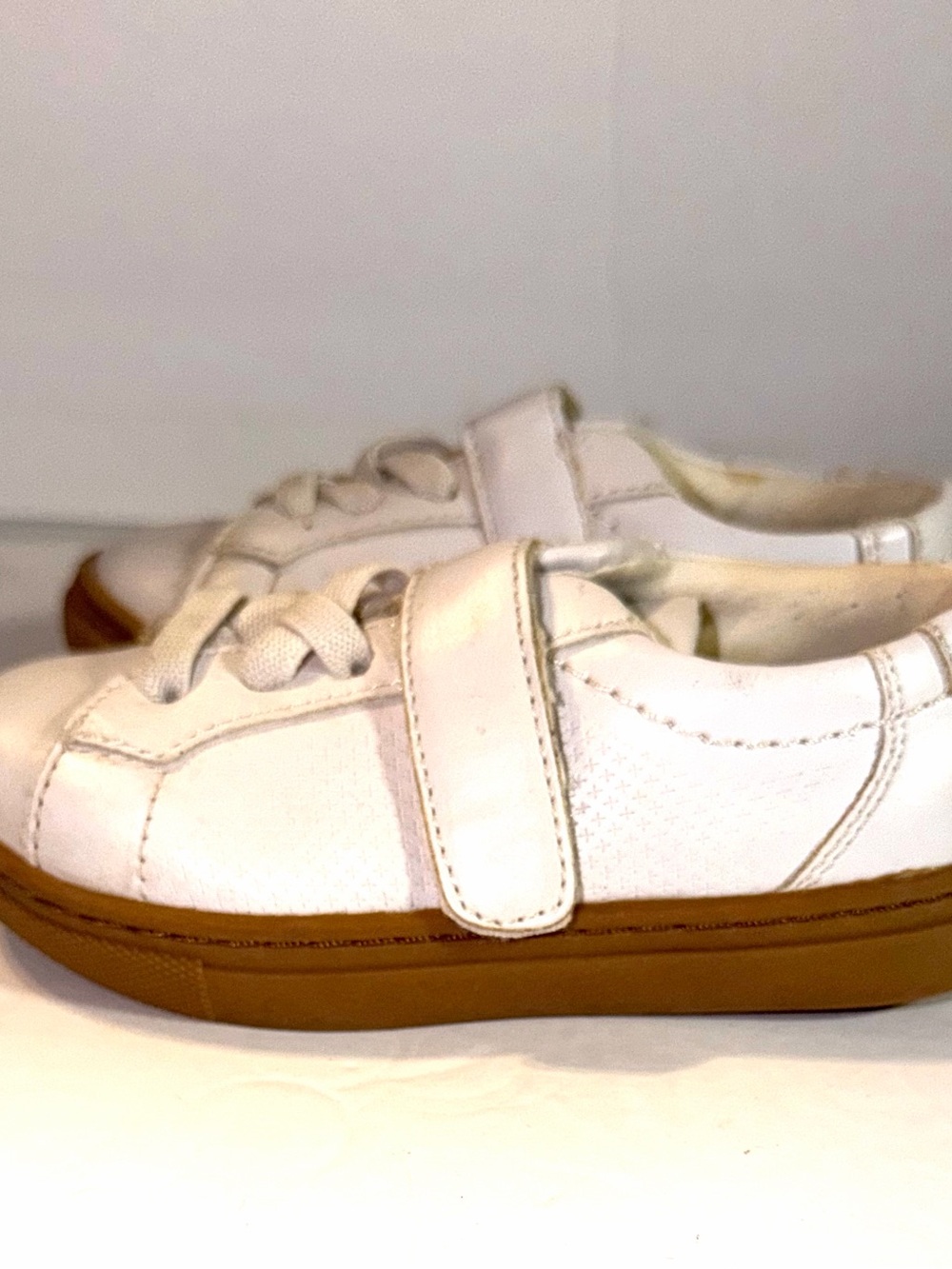 Nordstrom Kids White Man Made Leather Sneaker with Gum Sole - Classic Casual - Picture 3 of 7